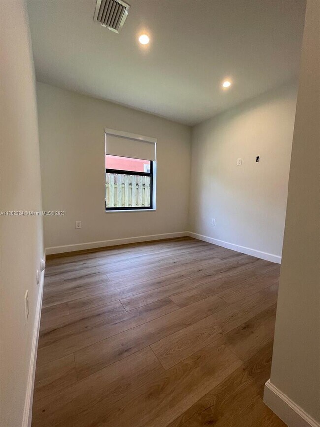 Building Photo - 4736 NW 15th Ct