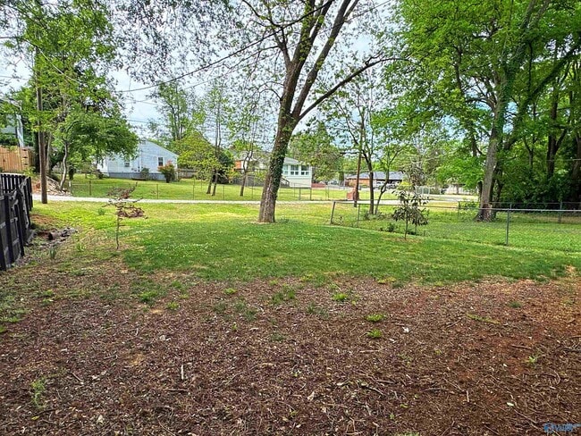 Building Photo - 1612 NE Wellman Ave