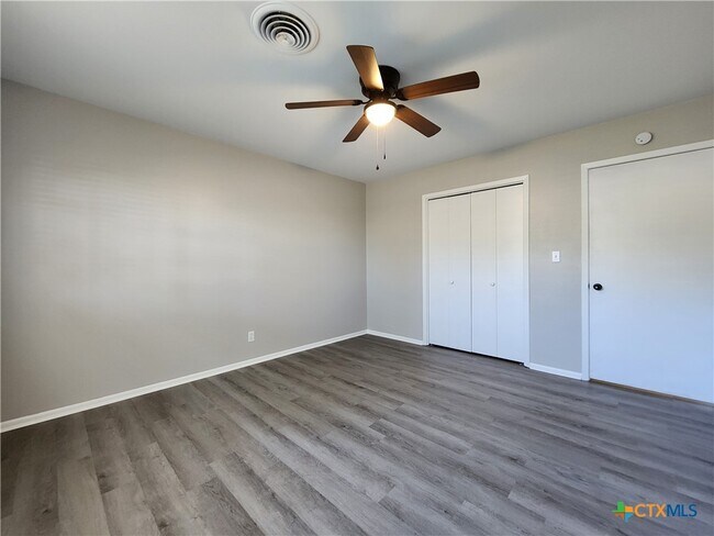 Building Photo - 273 Meadow Ave