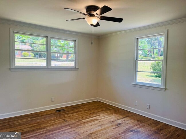 Building Photo - 203 S Chilton Crescent