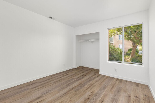 Building Photo - BRAND NEWLY RENOVATED 3BD/2BA Condo in the...