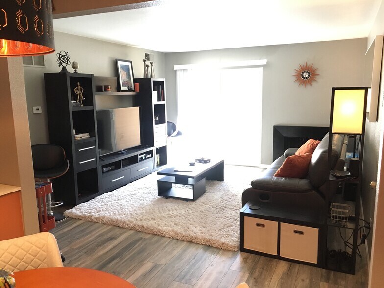 Building Photo - 7395 E Eastman Ave