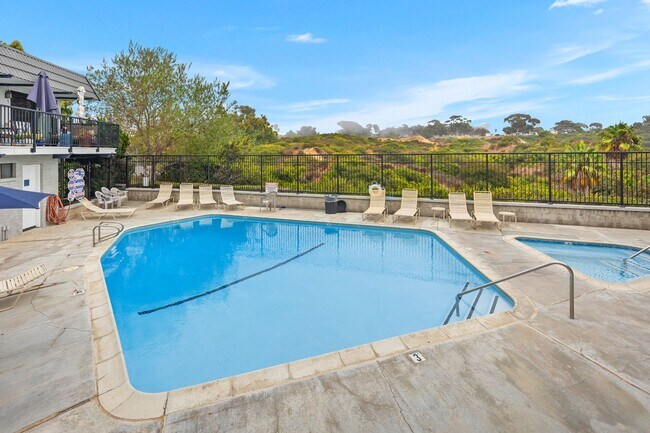 Building Photo - Luxurious 2 Bedroom, 2 Bathroom Condo for Rent