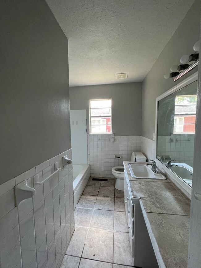 Primary Photo - Updated 5 bedroom 2.5 bathroom home in a g...