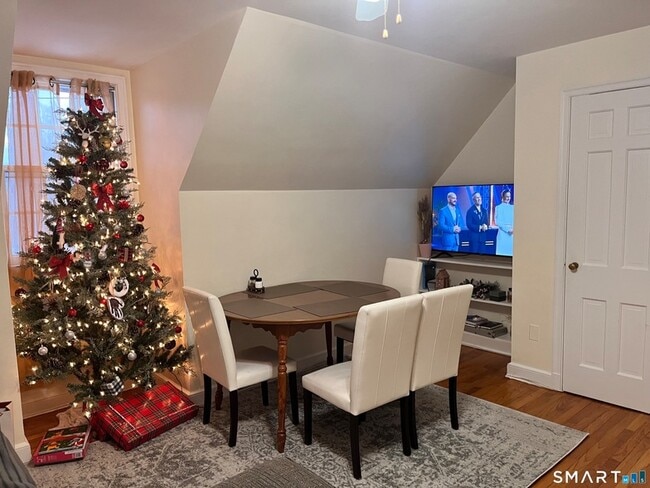 Building Photo - 28 7th St