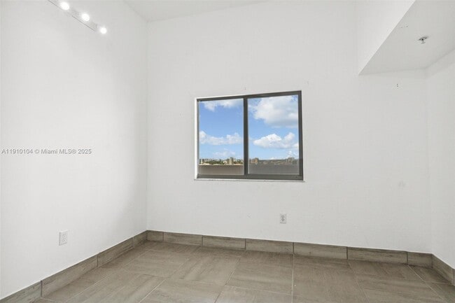 Building Photo - 36 NW 6th Ave