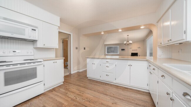 Building Photo - Charming Rancher in Cheyenne Mountain