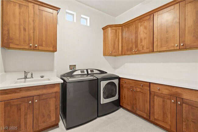 Building Photo - 540 Regents Gate Dr