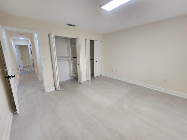 Building Photo - 200 SW 112th Ave