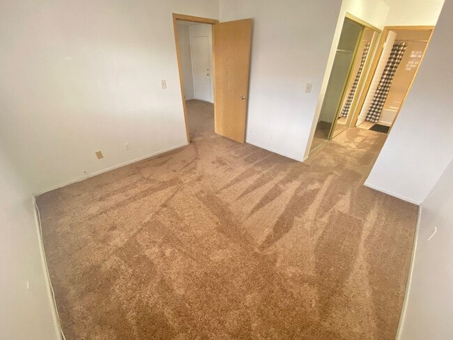 Building Photo - 1 BEDROOM / 1 BATH GATE COMMUNITY/ LOCATED...