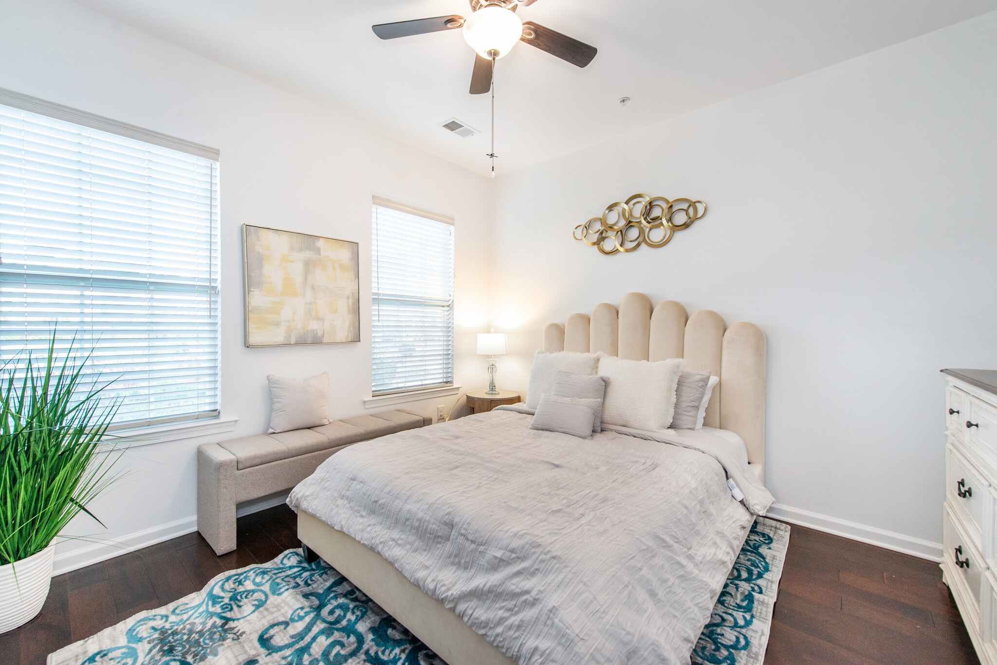 Queen bedroom first floor or Office space - 33 Landmark Ln