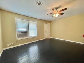 Building Photo - 611 N Avenue D