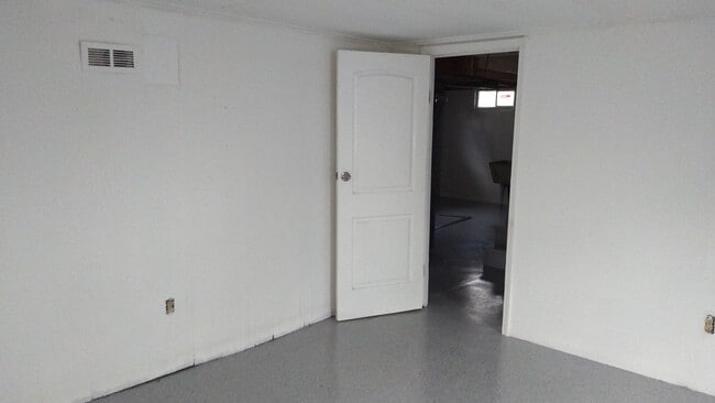 Building Photo - 725 N H St