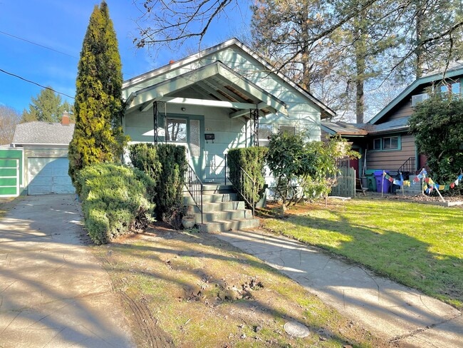Primary Photo - Ladd's Addition/Hosford-Abernethy Bungalow...