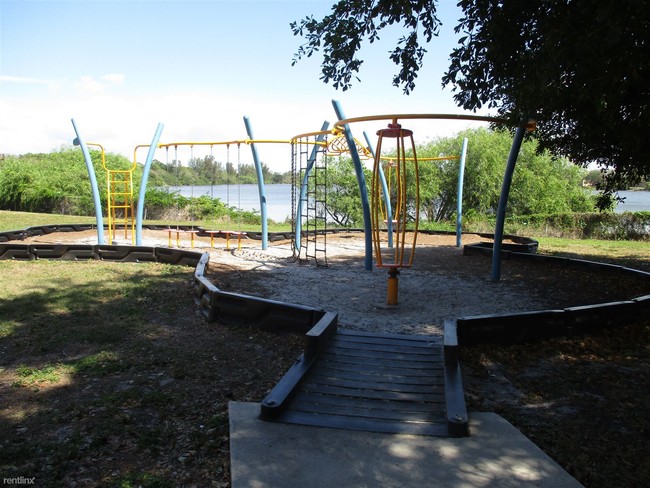 Building Photo - 10740 Clear Lake Loop