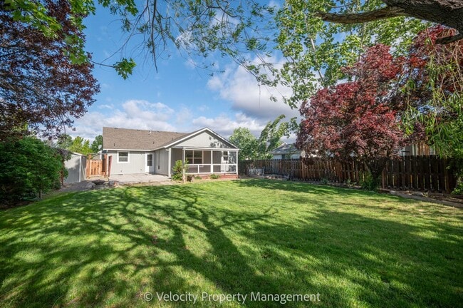 Building Photo - Remodel SW Redmond Home