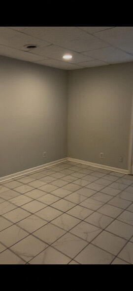 Building Photo - 107 Greenland Ct