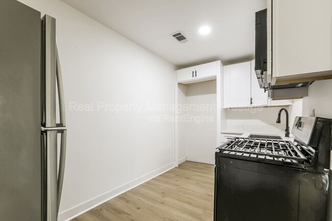 Building Photo - 310 W James Ave