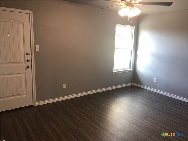 Building Photo - 1818 Castroville Trl