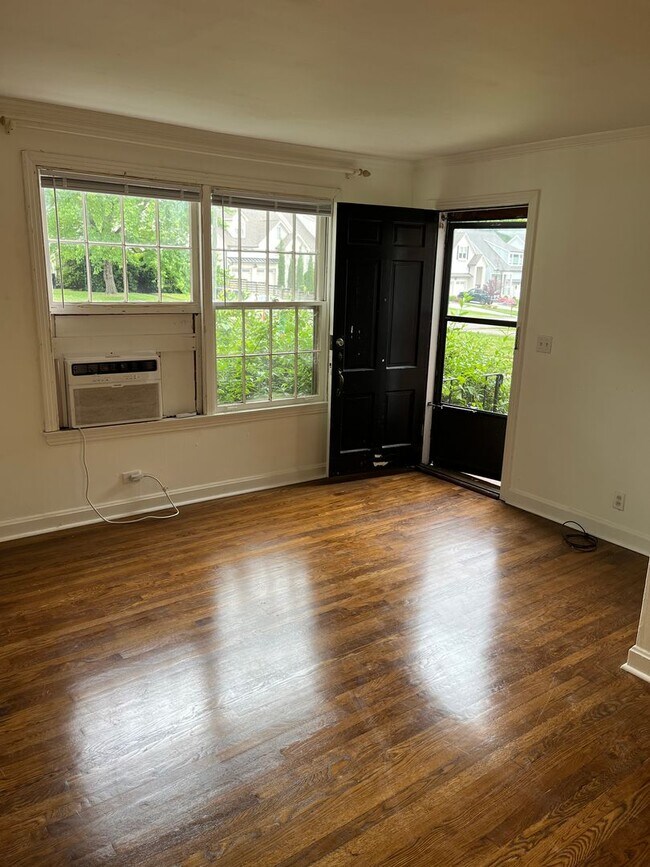 Building Photo - 5553 Knob Rd