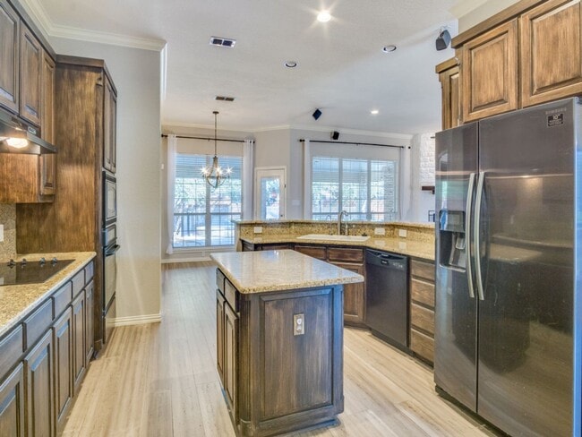 Building Photo - Incredible 4-bedroom, 3-bath Home with sparkling Pool on a gorgeous lot in highly sought-after Al...