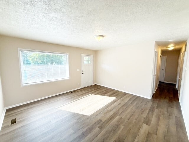 Building Photo - 2726 N Routiers Ave