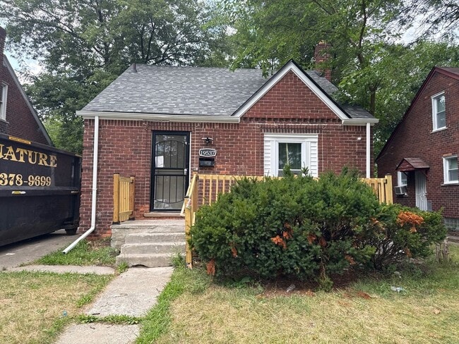 Building Photo - 19537 Hamburg St