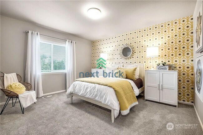 Building Photo - A fabulous 5 bedroom and 3.5 bathroom house