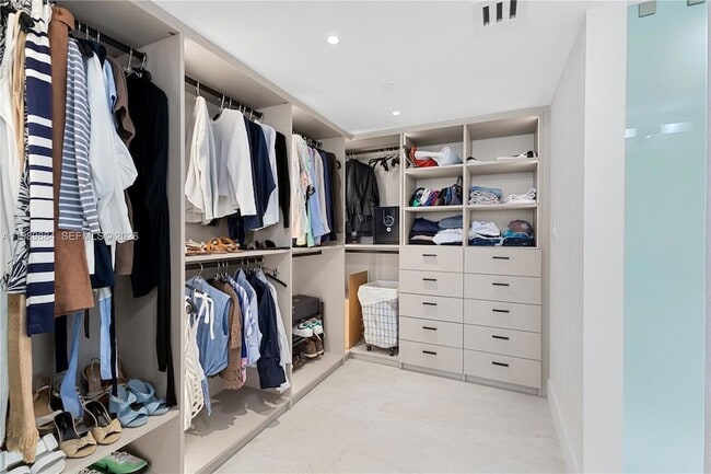 Building Photo - 1800 Sunset Harbour Dr