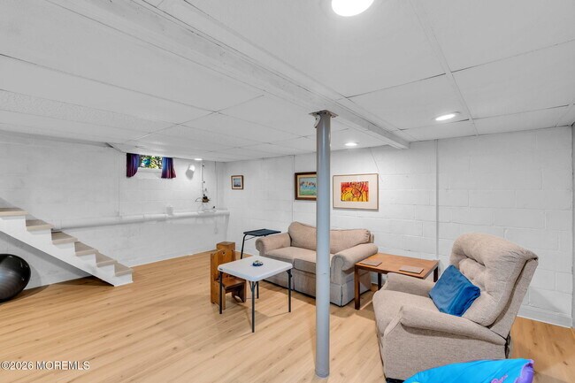 Building Photo - 720 Crescent Pl