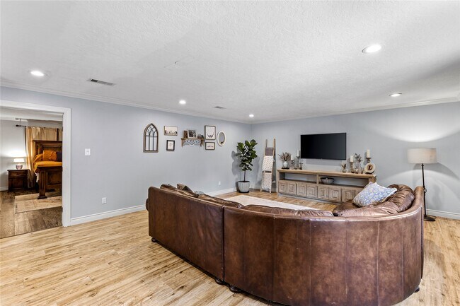 Building Photo - 112 April Wind Dr E