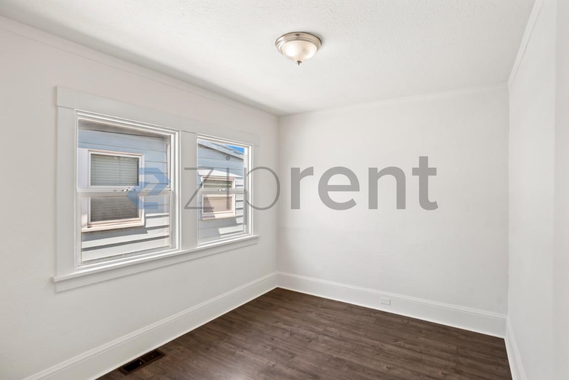 Building Photo - Unit