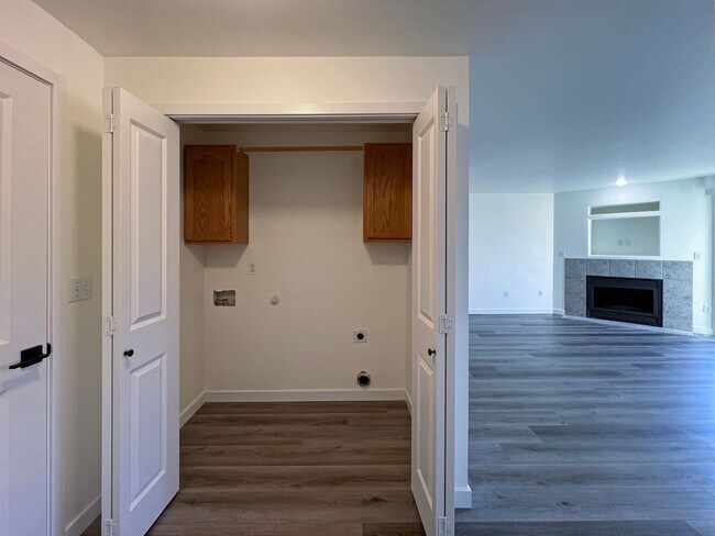 Building Photo - 16241-16243 Curry Ct SE