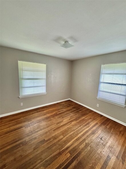 Building Photo - 2358 Inadale Ave