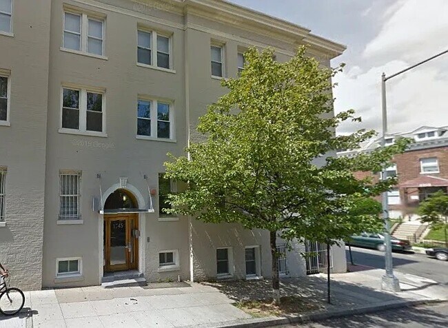 Building Photo - 1745 Kalorama Rd NW
