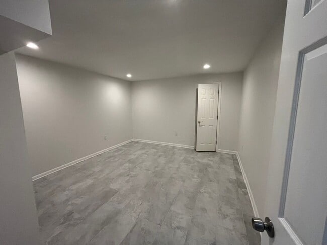 Building Photo - 1106 Landerset Dr