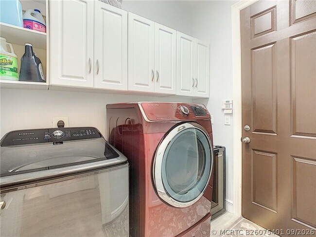 Building Photo - 4827 SW 183rd Ave