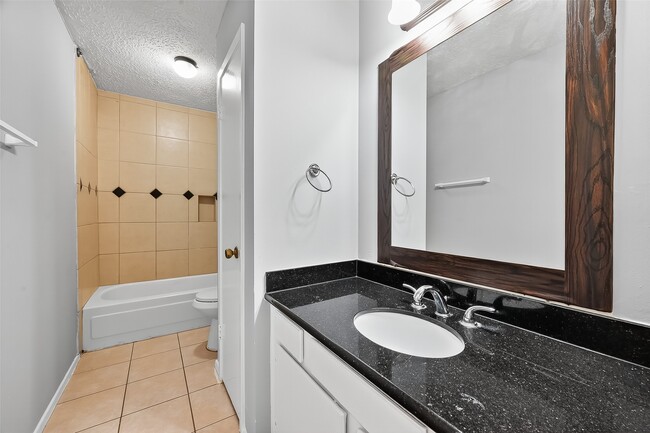 Building Photo - 1842 Freshmeadow Dr