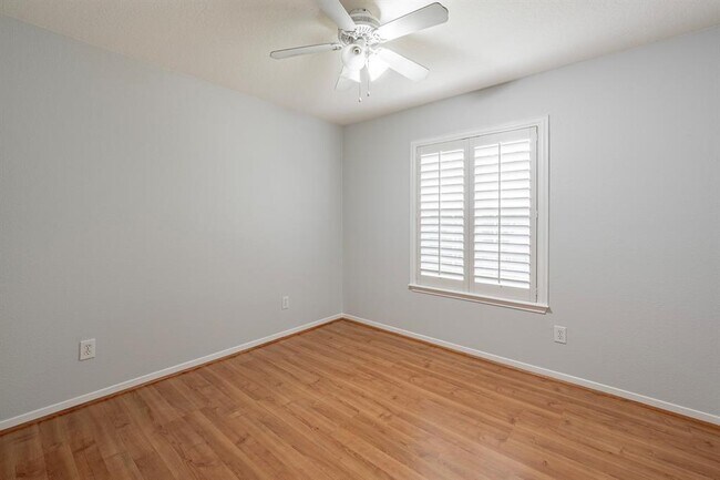 Building Photo - 203 W Sundance Cir