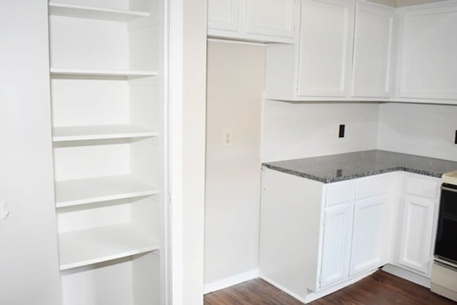 Building Photo - 309-311 Dogwood Dr