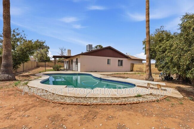 Building Photo - 3433 E Enid Ave