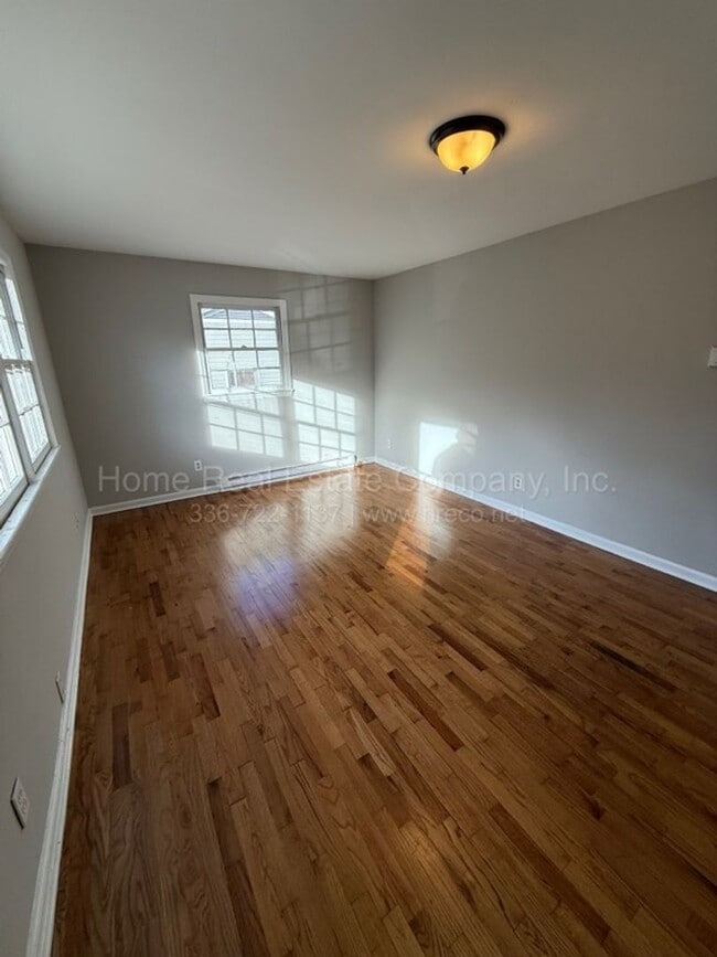 Building Photo - 3919 Burtis St