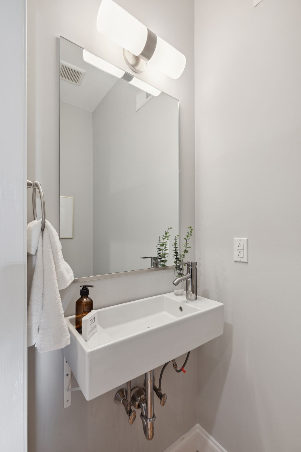 Building Photo - 1325 S Dover St