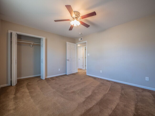 Building Photo - 212-214 E 1st Duplex