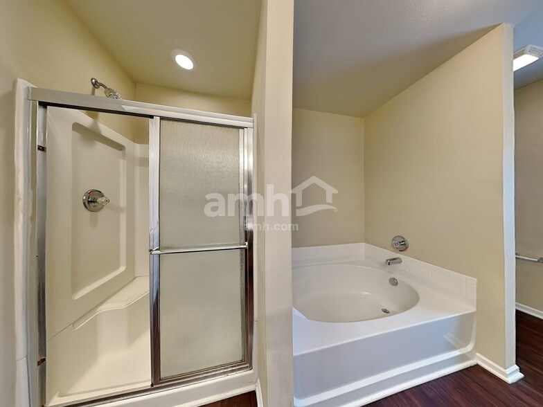 Building Photo - 1320 Perga Ct