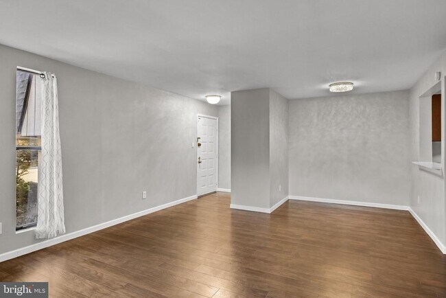 Building Photo - 25 S Church Rd