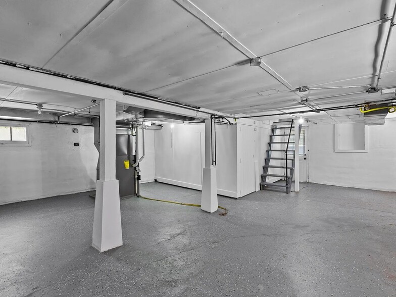 Building Photo - 2234 Yale Ave