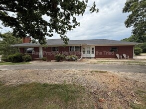 Building Photo - 2345 Griffith Rd