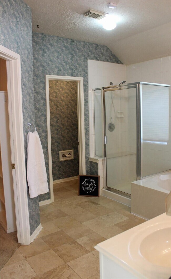 Building Photo - 18022 Still Springs Ct