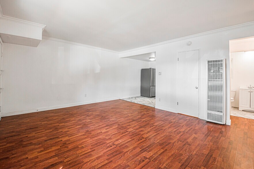 Building Photo - 5837.5A W 88th St